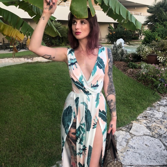 Dresses & Skirts - Palm Leaf Maxi Dress